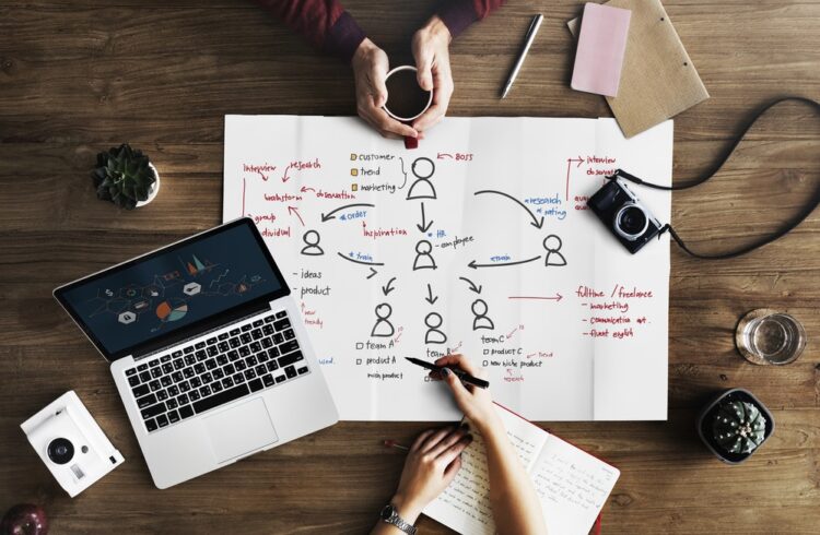 Why Women in Business Need To Network With More Men